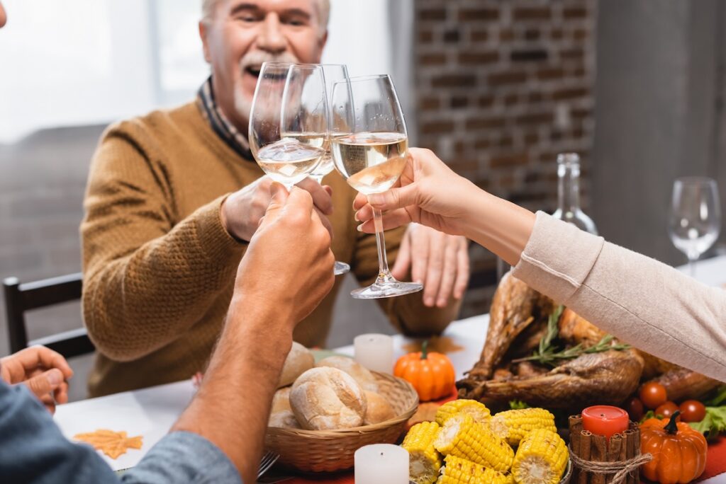 Seniors enjoy thanksgiving dinner